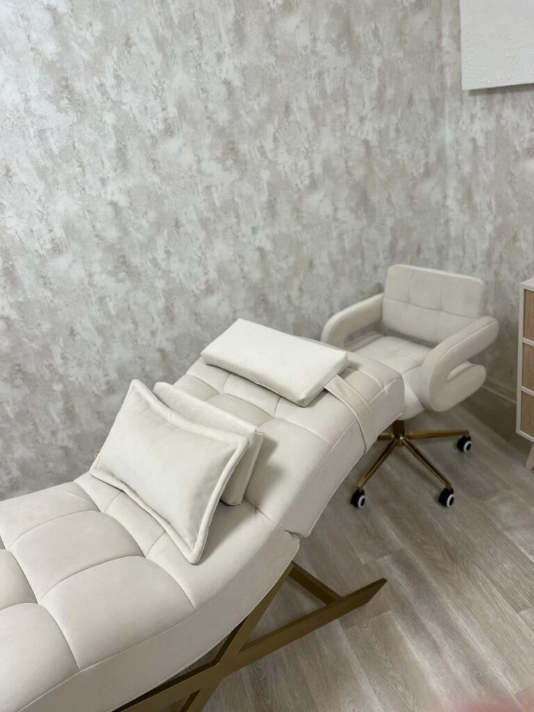 51847717 153378600 2a235cb1 7b45 48a7 8437 dd6b2ac844b1 łóżko kosmetyczne, meble do salonu piękności, łóżko kosmetyczne do rzęs, salon kosmetyczny meble, meble do, łóżko do rzęs, łóżko do stylizacji rzęs, łóżko do przedłużania rzęs, łóżko kosmetyczne do makijażu permanentnego, łóżko do makijażu permanentnego